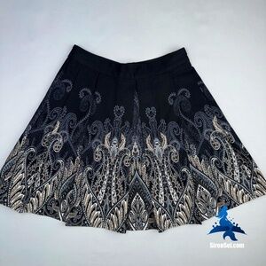 1043 Petite Banana Republic Box Pleated Skater/Circle Skirt - Size 00P Black/Tan